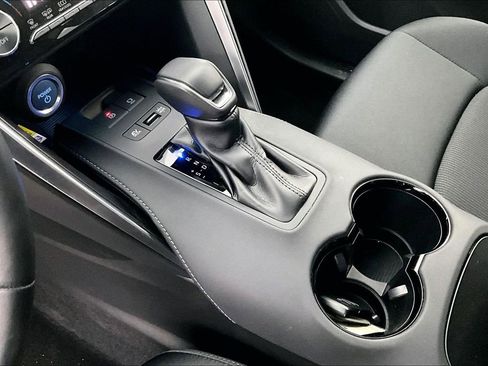 Used 2022 Toyota Venza XLE image 19