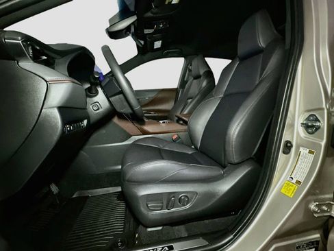 Used 2023 Toyota Venza XLE AWD/4WD image 19