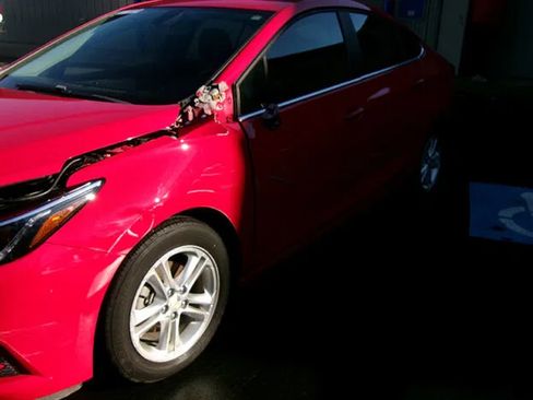 Used 2017 Chevrolet Cruze LT w/ Sun And Sound Package FWD image 1