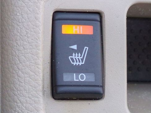 Used 2017 Nissan Rogue SV w/ SV Premium Package image 24