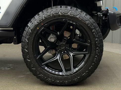 Used 2024 Jeep Wrangler Unlimited AWD/4WD image 9
