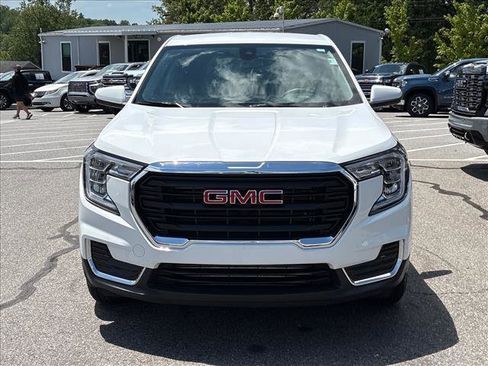 Certified 2024 GMC Terrain SLE AWD/4WD image 3