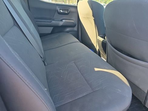 Used 2016 Toyota Tacoma TRD Sport w/ Premium & Technology Package image 13