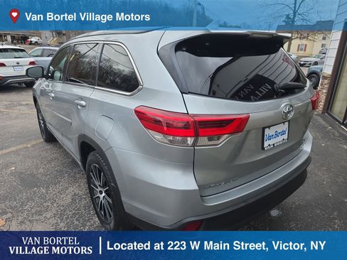 Used 2018 Toyota Highlander SE image 7