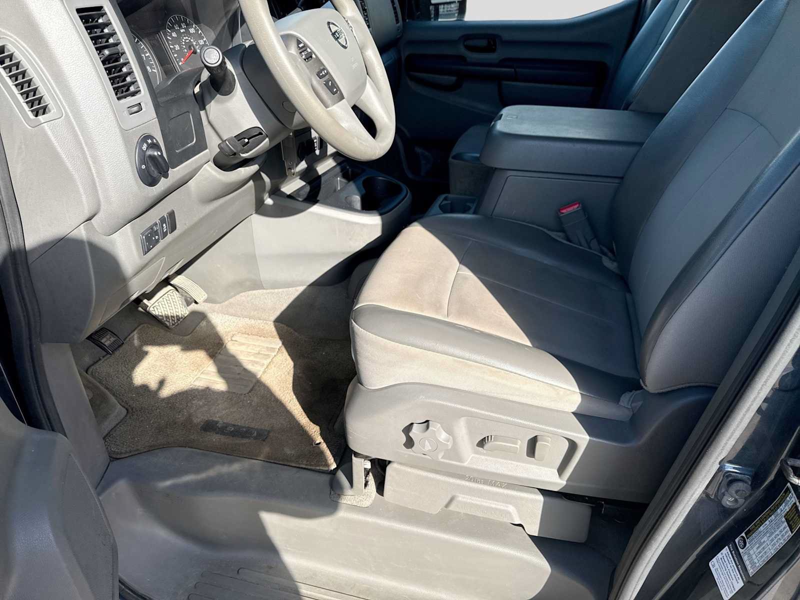 Used 2014 Nissan NV 3500 SV w/ Technology Package RWD image 15