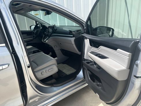 Used 2023 Honda Odyssey Touring image 14