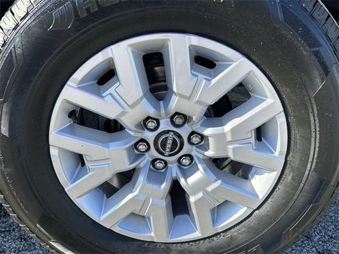 Certified 2022 Nissan Frontier SV w/ Technology Package image 11