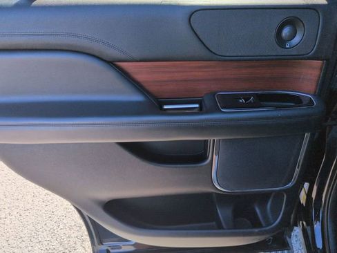 Used 2021 Lincoln Navigator Reserve AWD/4WD image 27
