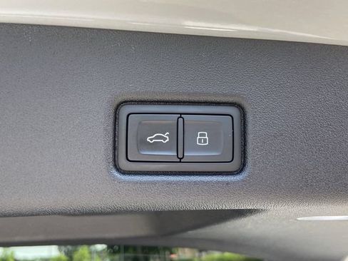 Used 2025 Audi Q5 Premium w/ Convenience Package AWD/4WD image 32