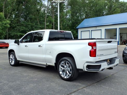 Used 2021 Chevrolet Silverado 1500 High Country w/ Technology Package AWD/4WD image 8