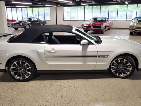 Used 2011 Ford Mustang GT Premium w/ Electronics Pkg RWD image 40