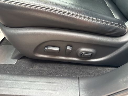 Used 2018 Nissan Pathfinder SL image 32