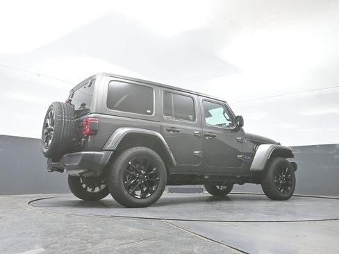 Used 2025 Jeep Wrangler Unlimited Sahara w/ Safety Group image 23