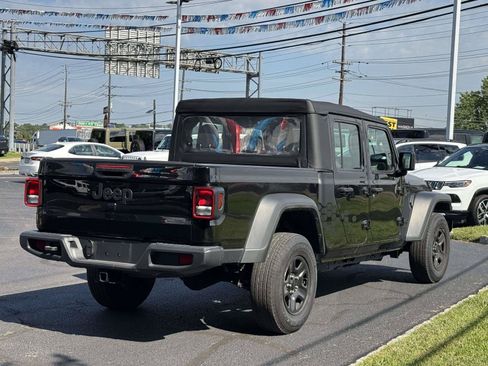 Used 2025 Jeep Gladiator Sport AWD/4WD image 4