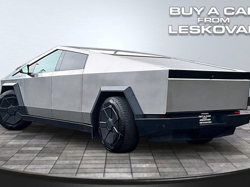 Used 2024 Tesla Cybertruck AWD Crew Cab image 2