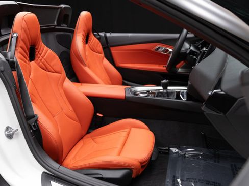 Used 2025 BMW Z4 M40i w/ Edition image 69