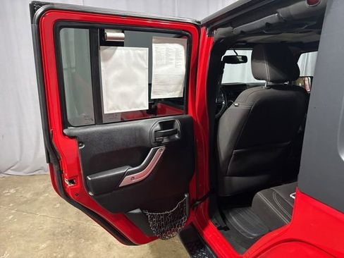 Used 2013 Jeep Wrangler Unlimited Sahara AWD/4WD image 16