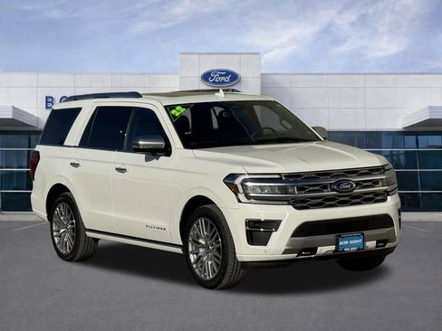 Used 2022 Ford Expedition Platinum image 2