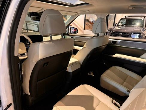 Used 2024 Hyundai Santa Fe Calligraphy image 12