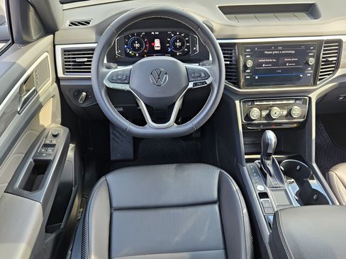 Certified 2022 Volkswagen Atlas Cross Sport SE FWD image 11