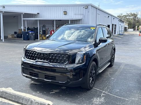 Used 2025 Kia Telluride AWD image 2
