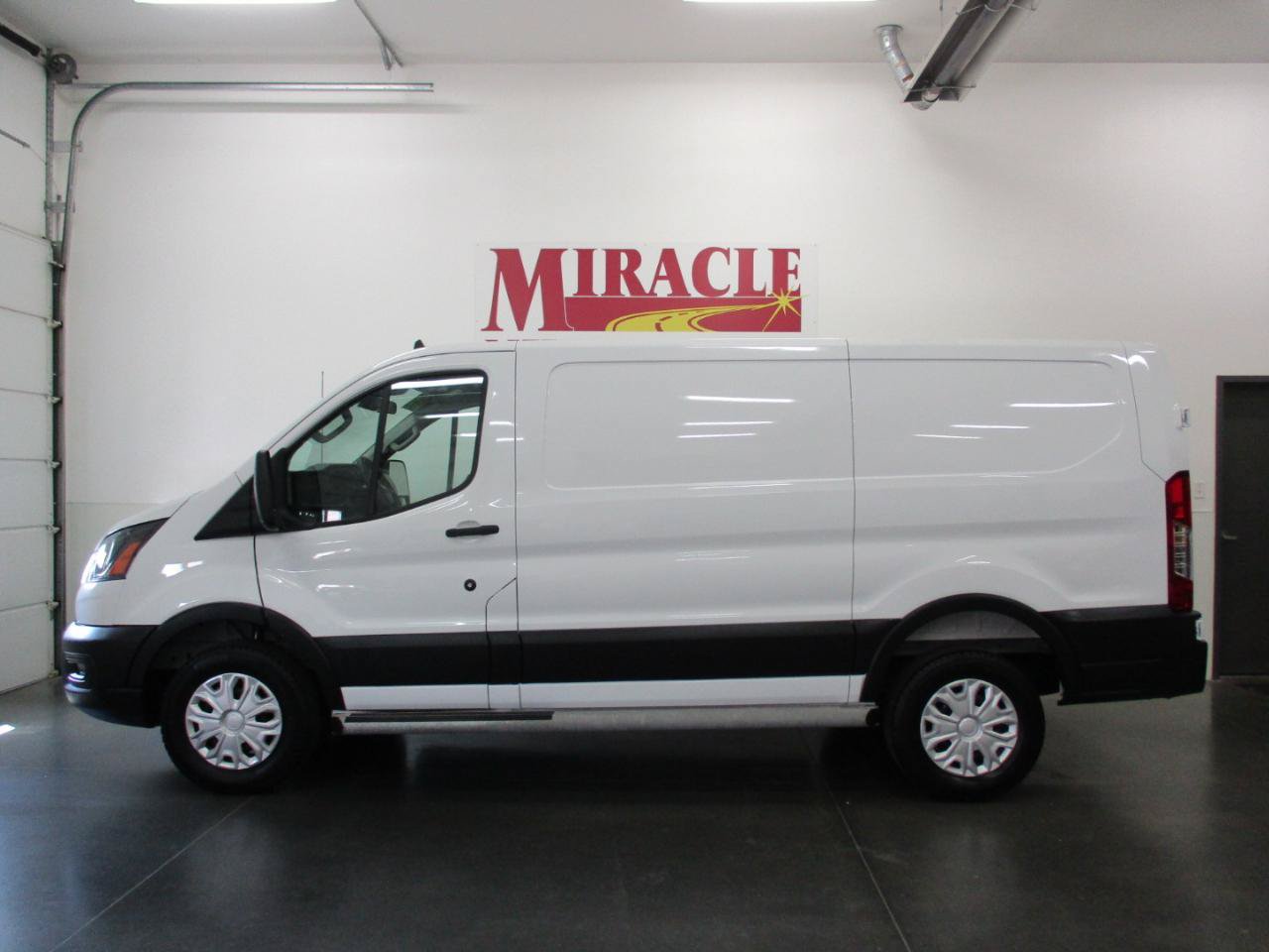 Used 2025 Ford Transit 250 Low Roof w/ Exterior Upgrade Package RWD image 2