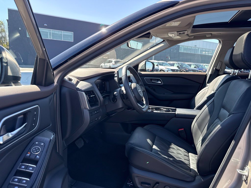 Certified 2023 Nissan Rogue Platinum w/ Platinum Premium Package AWD/4WD image 5