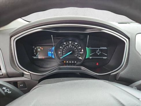 Used 2016 Ford Fusion SE FWD image 10