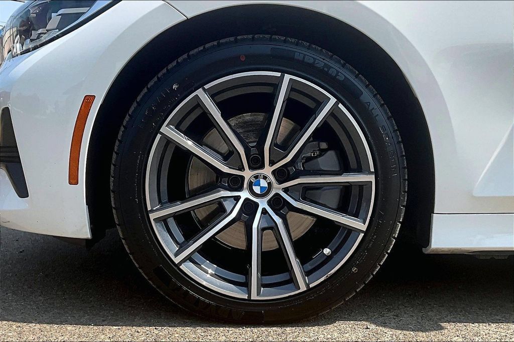 Used 2020 BMW 330i Sedan w/ Premium Package RWD image 11