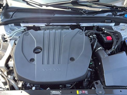 Used 2025 Volvo V60 B5 Cross Country Plus AWD/4WD image 40