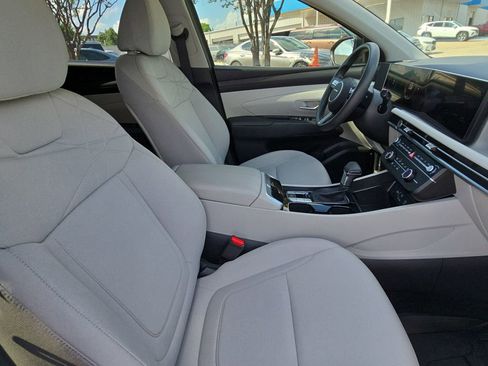 Certified 2025 Hyundai Tucson SE FWD image 10