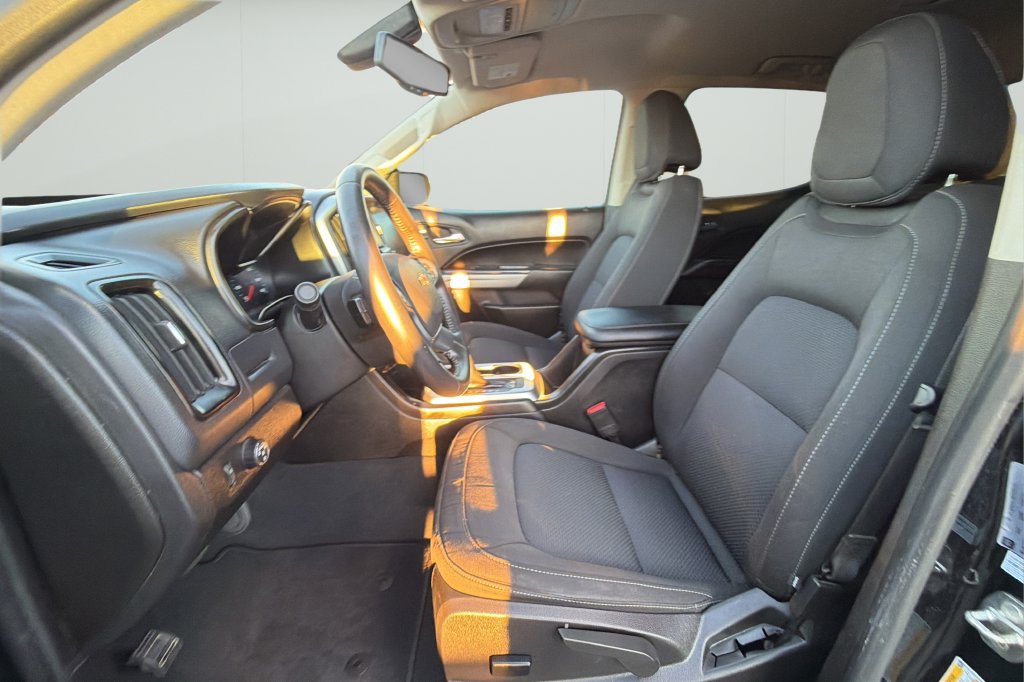 Used 2022 Chevrolet Colorado LT w/ LT Convenience Package RWD image 17