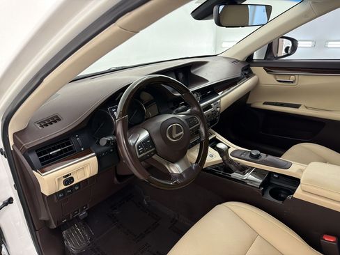 Used 2016 Lexus ES 350 w/ Premium Package w/Wood Trim FWD image 4