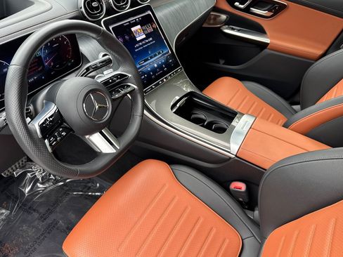 Used 2023 Mercedes-Benz GLC 300 4MATIC image 4