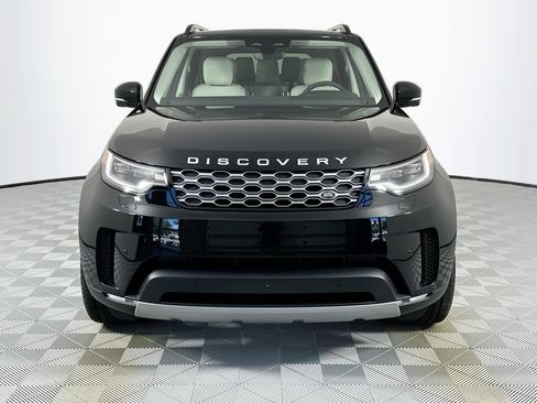 Used 2025 Land Rover Discovery S image 2