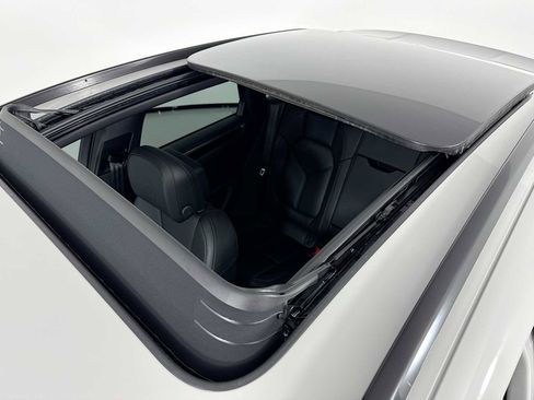 New 2025 Porsche Macan image 23