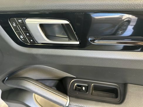 Certified 2023 Porsche Cayenne AWD/4WD image 20