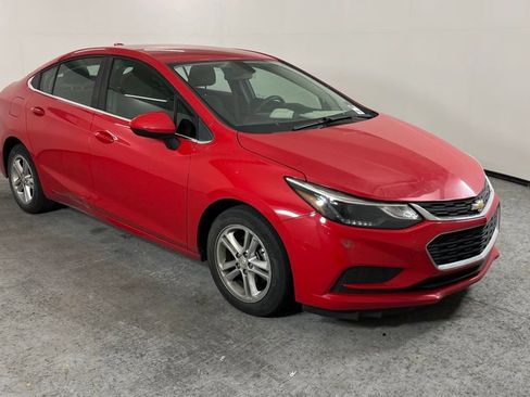 Used 2017 Chevrolet Cruze LT w/ Convenience Package FWD image 1