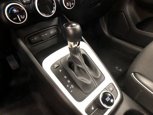 Used 2022 Hyundai Venue Limited w/ Cargo Package FWD image 18