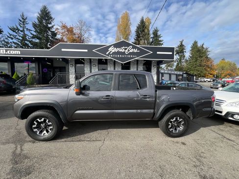 Used 2020 Toyota Tacoma TRD Off-Road w/ Technology Package image 10
