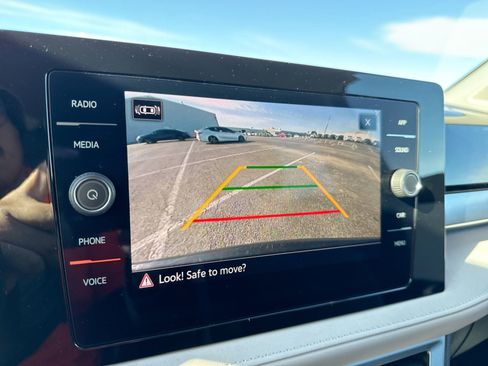 Used 2025 Volkswagen Taos SE image 22