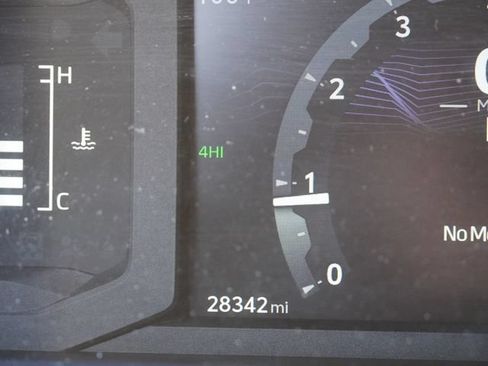 Used 2025 Toyota 4Runner SR5 AWD/4WD image 32