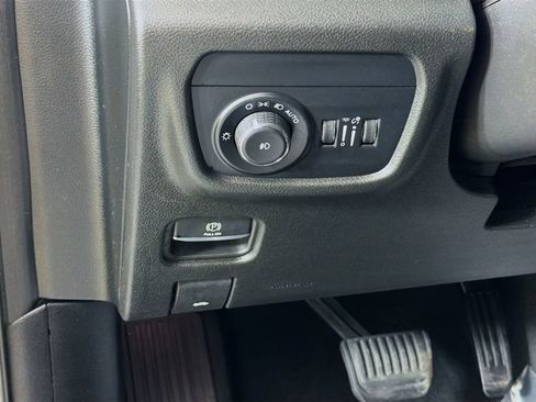 Used 2023 Jeep Grand Cherokee Limited AWD/4WD image 34