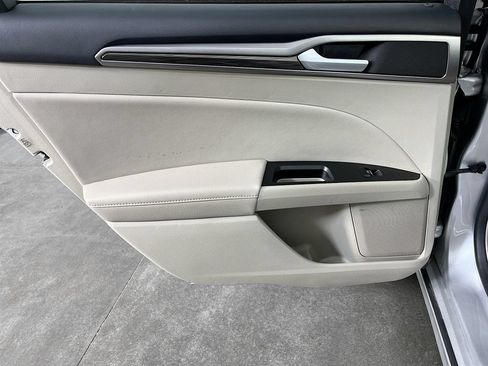 Used 2018 Ford Fusion SE FWD image 29