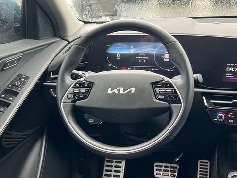 Certified 2023 Kia Niro Wave w/ Wave Preserve Package image 16