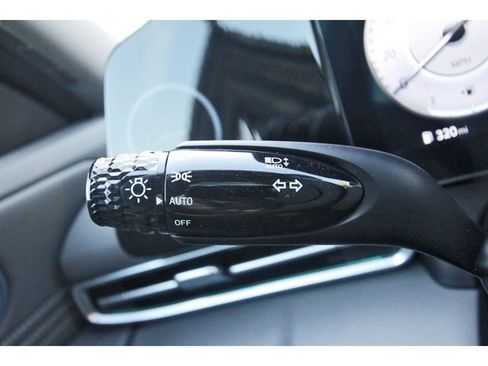 Used 2025 Hyundai Elantra SEL FWD image 17