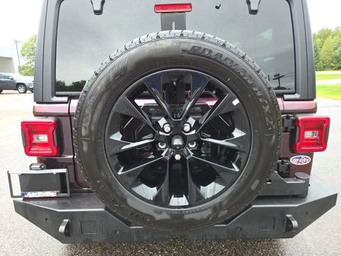 Used 2024 Jeep Wrangler Unlimited Sahara w/ Technology Group AWD/4WD image 78