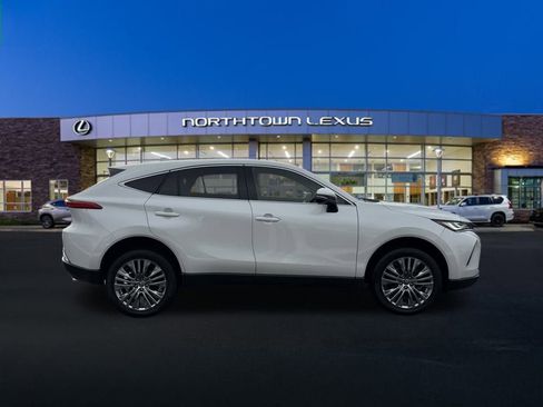 Used 2022 Toyota Venza Limited w/ Advanced Technology Package image 24