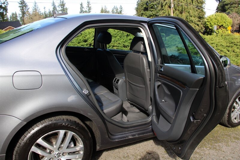 Used 2005 Volkswagen Jetta 2.5 FWD image 6