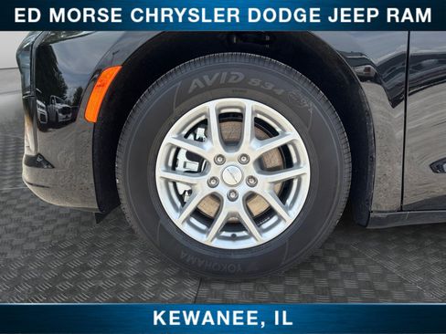 New 2027 Chrysler Pacifica Select FWD image 14
